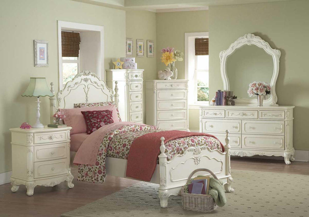 Homelegance Cinderella Full Poster Bed in Antique White 1386FNW-1*
